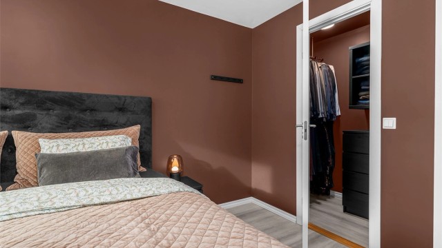 Hovedsoverommet har adkomst til praktisk bod med god oppbevaringsplass