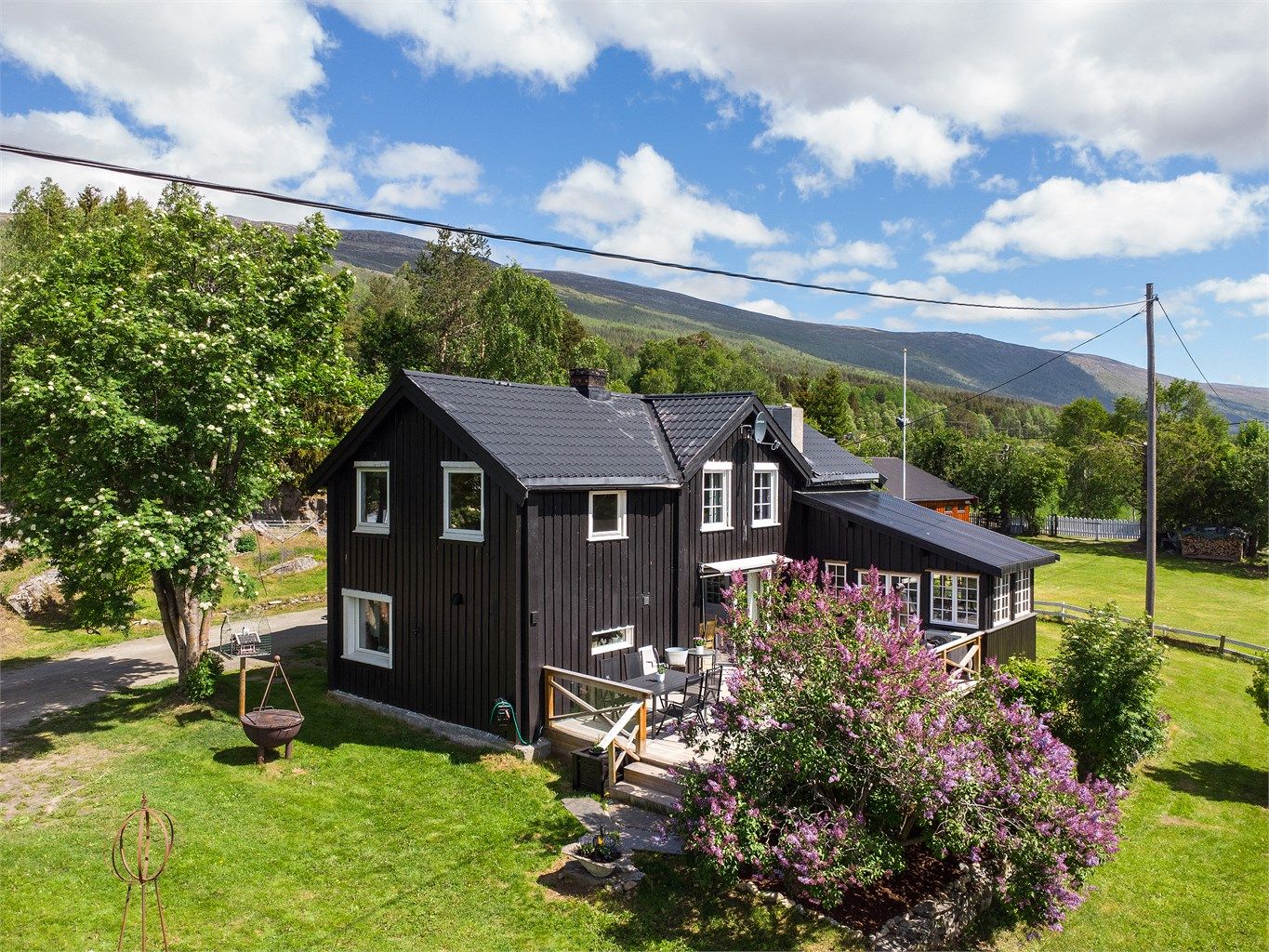Fasade og hage