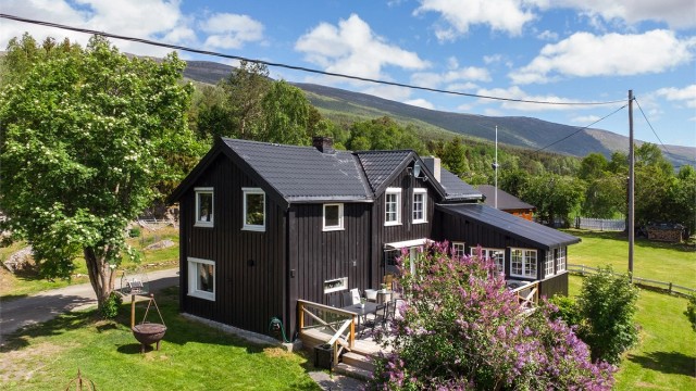 Fasade og hage