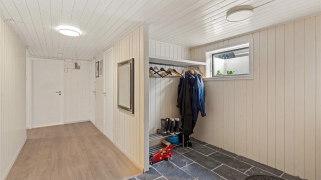 Yttergang i underetasjen med skiferfliser og gulvvarme
