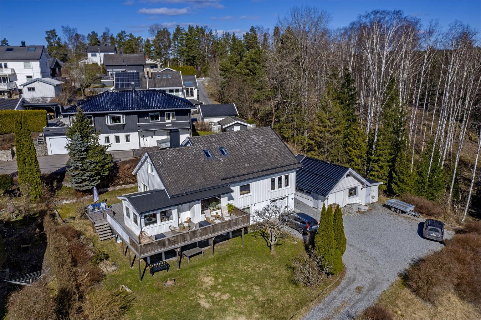 Sebastian Håbesland v/Krogsveen presenterer Østliveien 42A - flott beliggende enebolig som grenser mot grøntområder