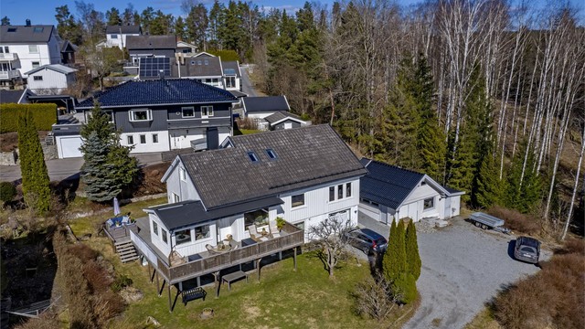 Sebastian Håbesland v/Krogsveen presenterer Østliveien 42A - flott beliggende enebolig som grenser mot grøntområder