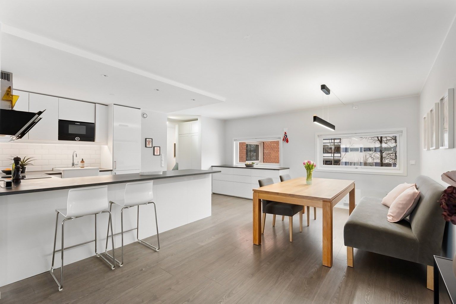 Velkommen til Bringebærstien 6 - En Lys og moderne 4-roms med en gjennomgående god standard - oppusset i 2019