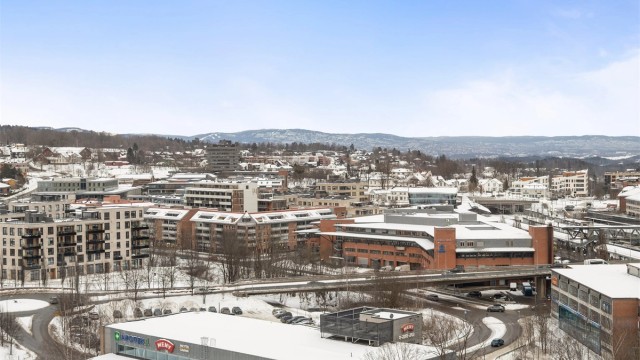 Med gangavstand til Asker sentrum har du et bredt utvalg av butikker, kafeer og servicetilbud.
