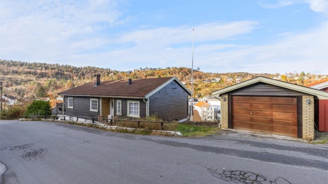 Flott og sentral eiendom med nydelig utsikt.