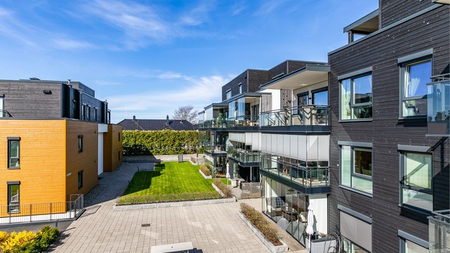Sameiet Karlshus Park består av totalt 33 boligseksjoner, fordelt på fire bygg oppført rundt et felles, avskjermet tun.