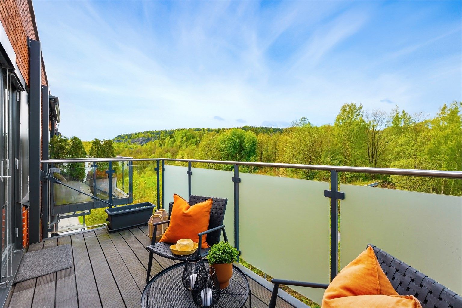 Lys og lekker 2-roms selveier fra 2016 med balkong, heis og garasje