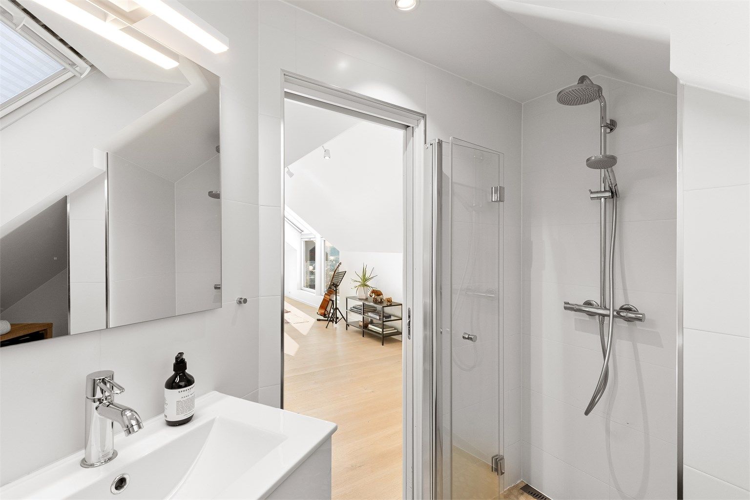 Badet i loftsetasjen ble pusset opp i 2018 