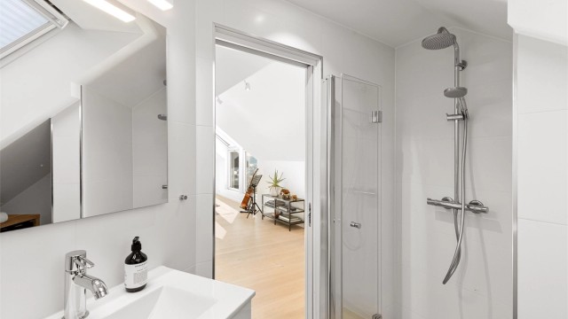 Badet i loftsetasjen ble pusset opp i 2018