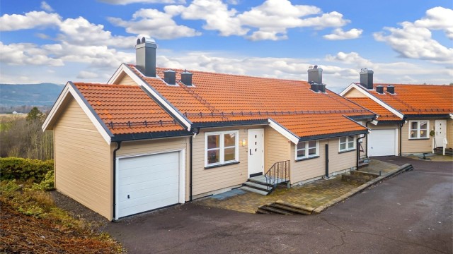 Rekkehus leilighet med flott beliggenhet i et rolig, barnevennlig og attraktivt boligområde på Skafjellåsen. Foto: Emotional Landscape Production Ole Thoresen.