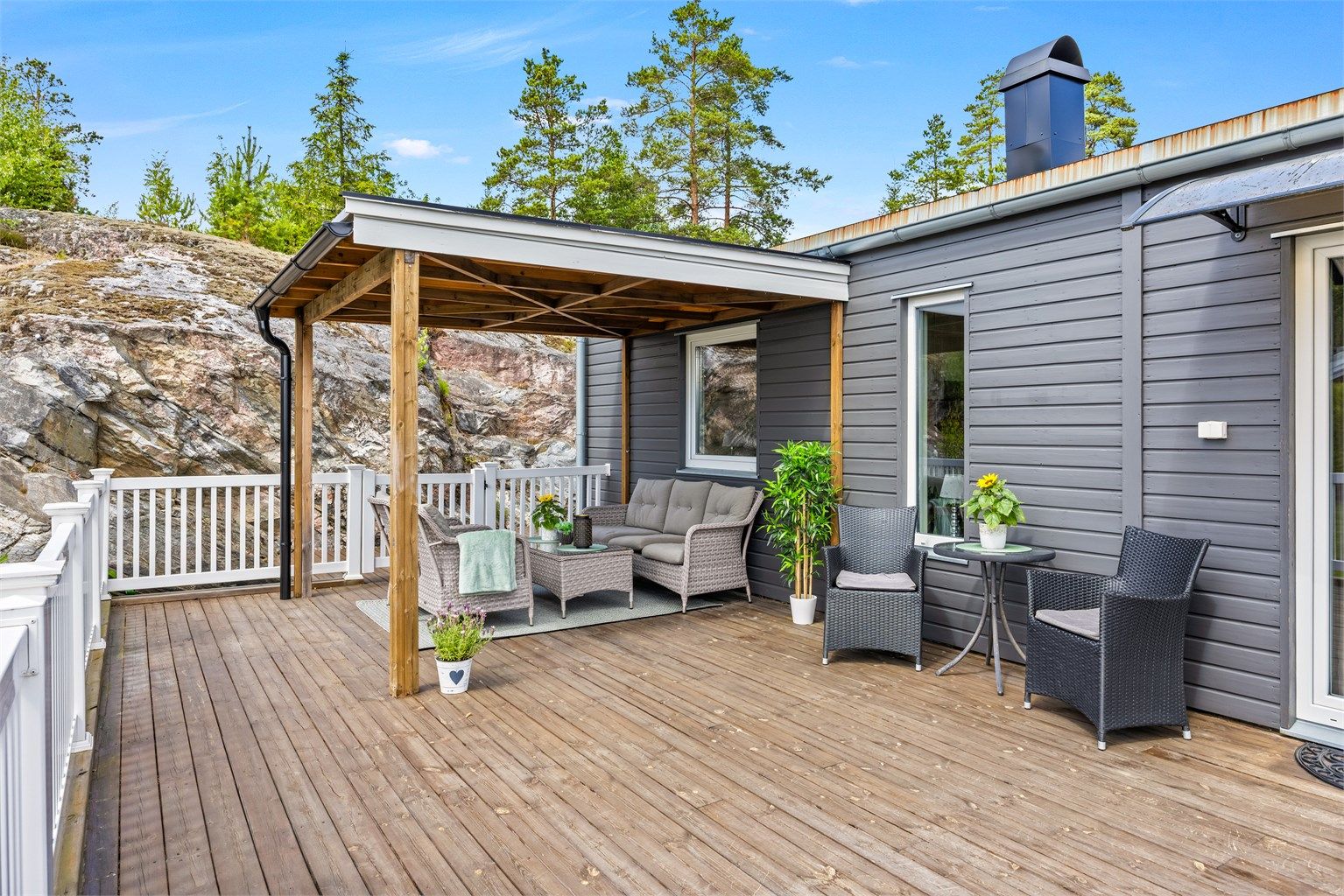 Stor terrasse på ca. 35 m² 
Foto: Renè Borghagen