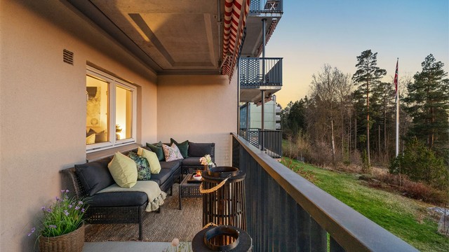 Balkongen på 11 kvm og er en herlig forlengelse av stuen