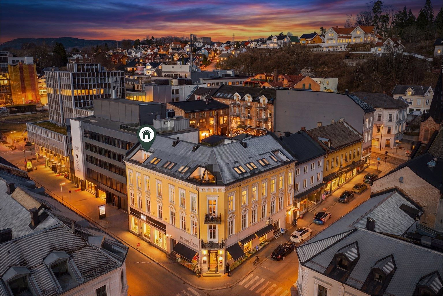 Leiligheten er plassert midt i Skien sentrum, med direkte nærhet til alle fasiliteter og servicetilbud. Foto: Boligfotograf1 v/ Dag Frogner.