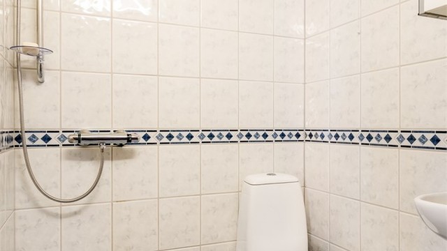 Bad i underetasjen. (Rommet er ikke godkjent til varig opphold)