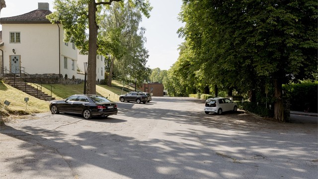 Området er kjent for sine frodige omgivelser og nærheten til Frognerparken. Det er gode parkeringsmuligheter på sameiets tomt.