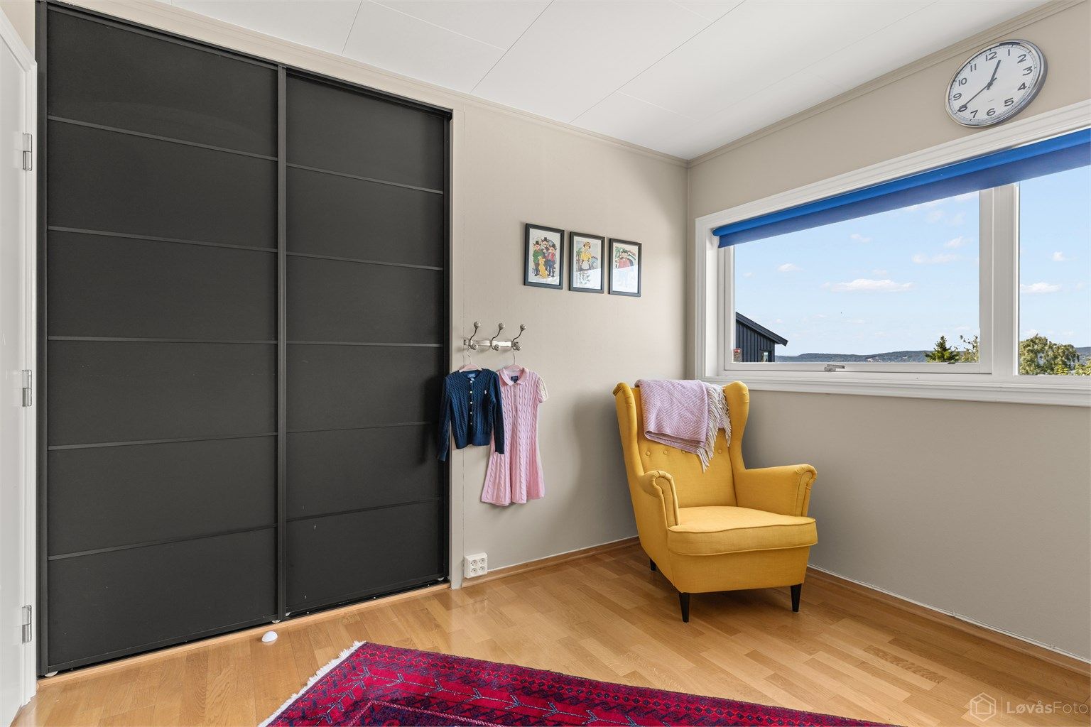 Soverom 3 med skyvedørsgarderobe