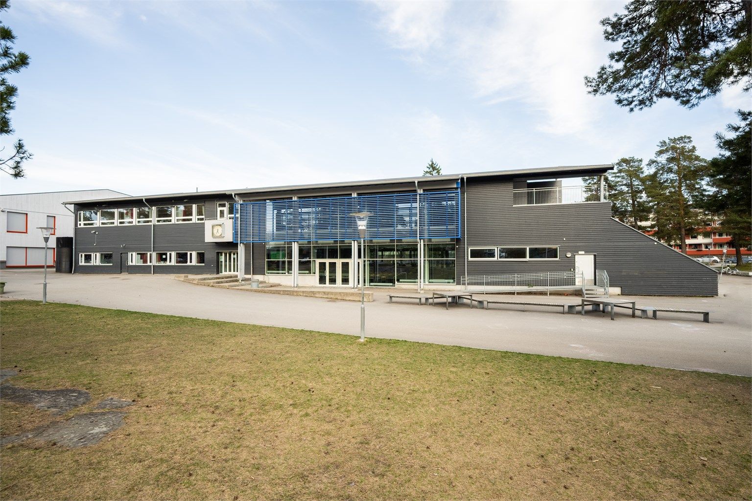 Oppsal skole ligger like ved (1-10. trinn).