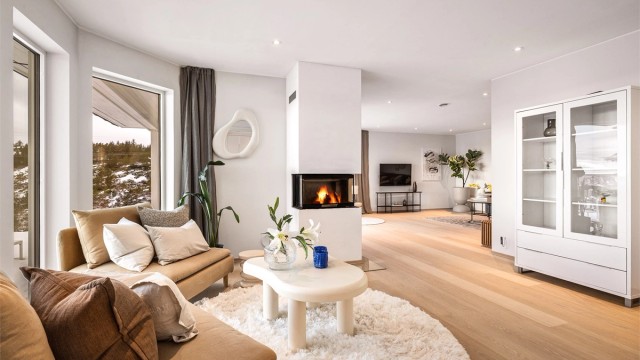 - Stuen deles naturlig inn i to deler, peisestue og tv-stue -