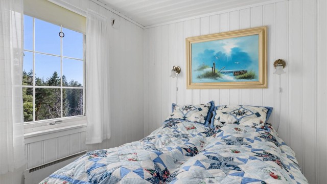 Hovedsoverommet er også malt lyst.