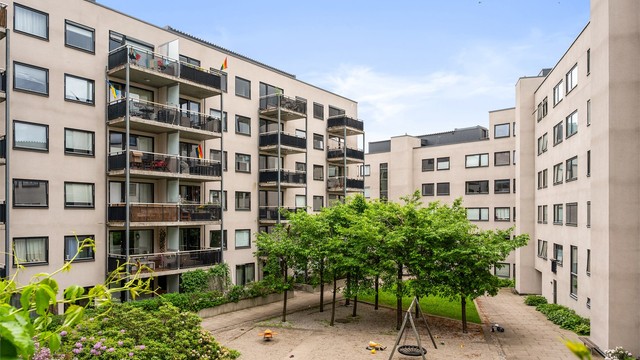 Grønt og stille gårdsrom.