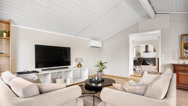 Samtidig med oppussing av stuen er også ny luft-luft varmepumpe installert.