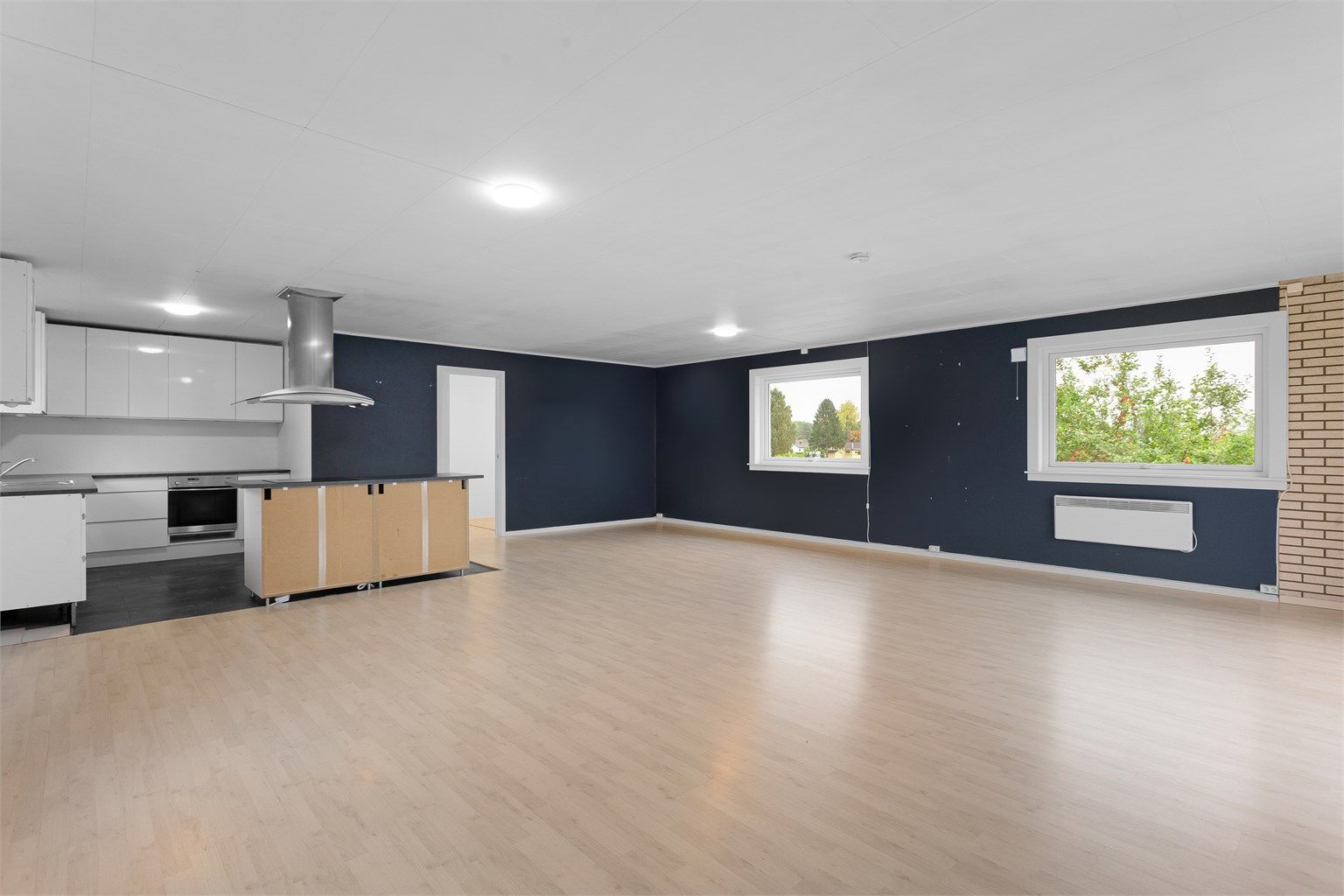 God plass til spisebord og sofagruppe