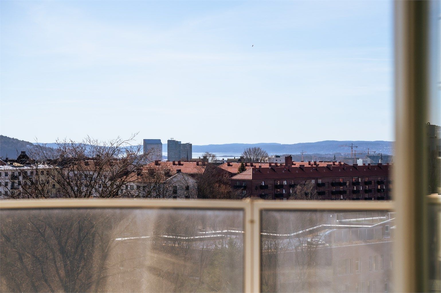 Fin utsikt over Oslo og helt ned til Oslofjorden