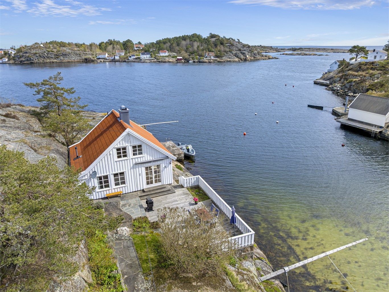 Herfra har man kort båtvei til fastlandet og Sørlandsbyene. 