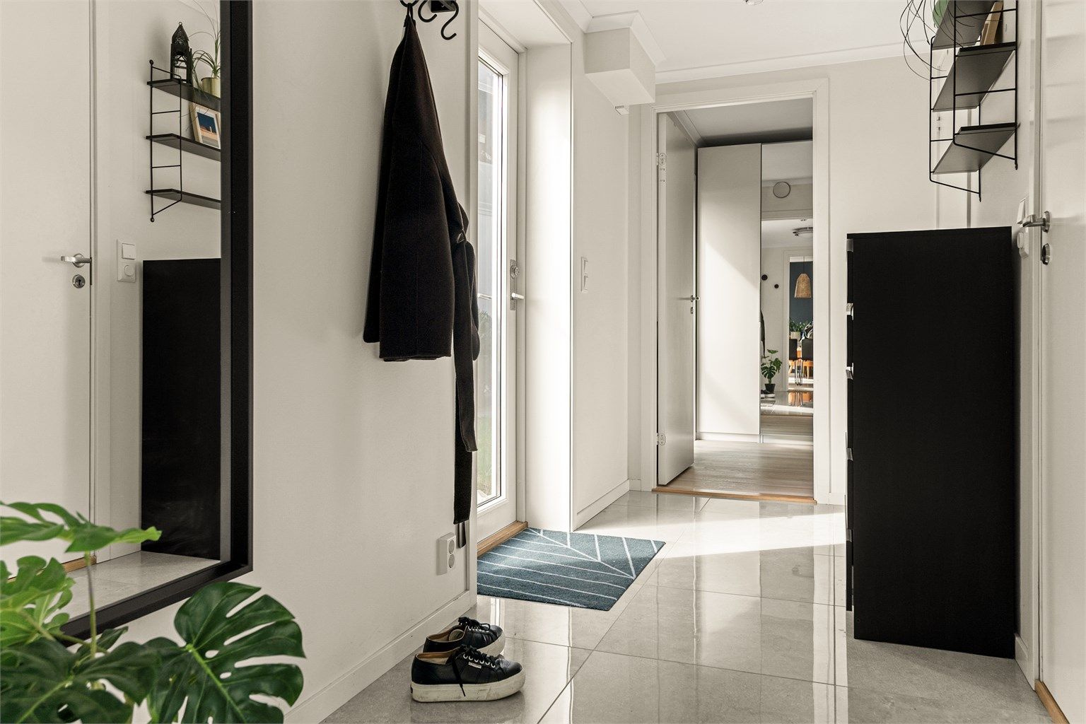 - Fra gangen er det tilkomst til en innvendig bod -