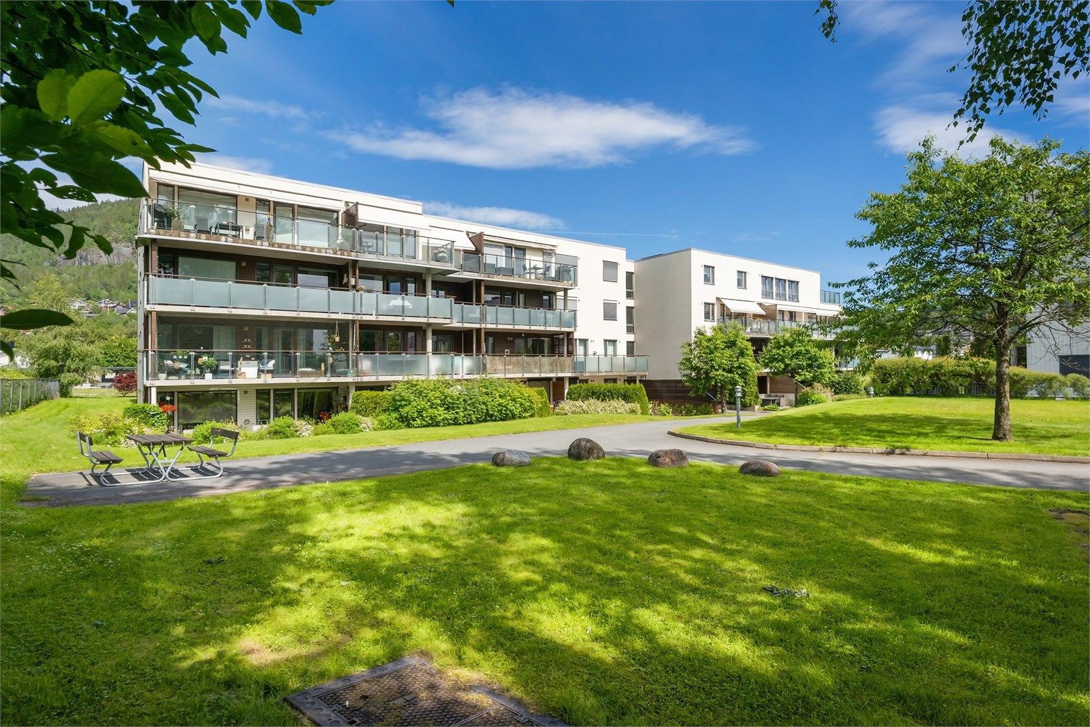 Boligblokk fra 2007 med fasader forblendet med spekkmurt teglstein.