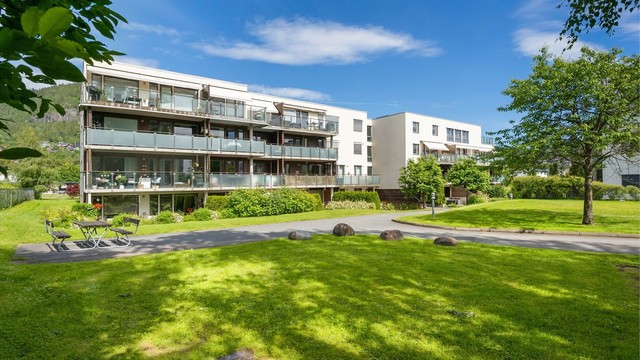 Boligblokk fra 2007 med fasader forblendet med spekkmurt teglstein.