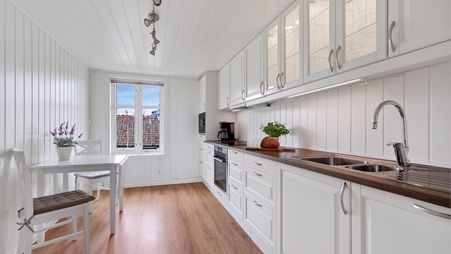Her er det også plass til spisebord for rolige morgenstunder og hyggelige familiemåltider.