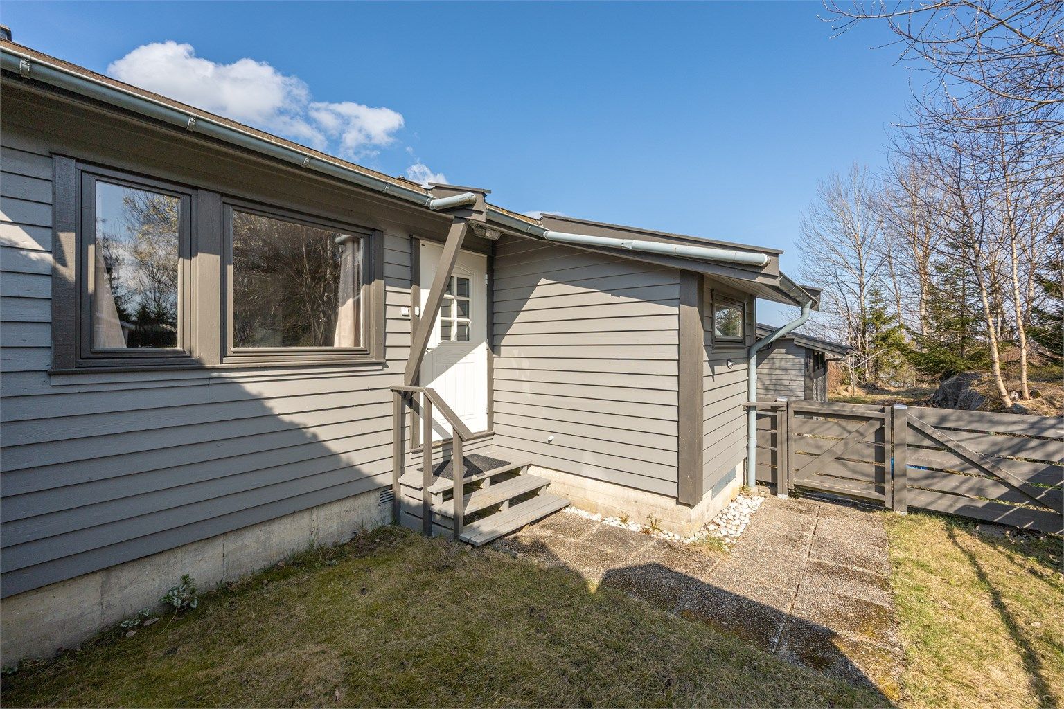 Boligen har en gunstig fastprisavtale på strøm frem til desember 2026, som gir forutsigbare bokostnader.