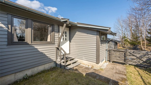 Boligen har en gunstig fastprisavtale på strøm frem til desember 2026, som gir forutsigbare bokostnader.