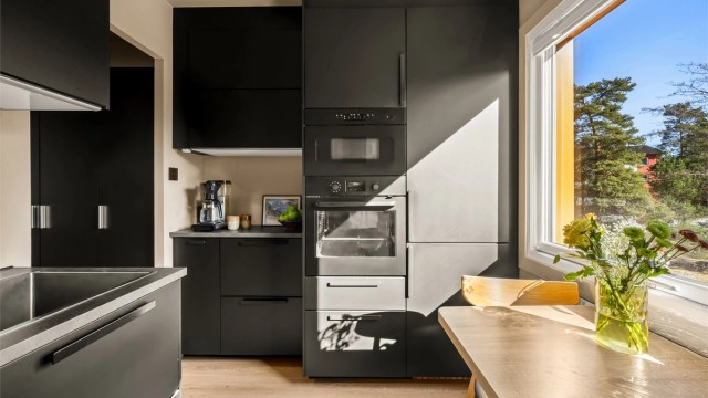 Dette er en flott og romslig 3-roms, betydelig påkostet i 2021 og med en etterspurt og luftig beliggenhet på toppen av Oppsal. Foto: Martine Eren Jacobsen