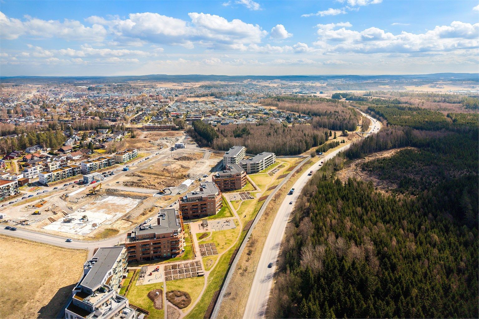 Her bor du fritt og landlig, uten å måtte tenke på utvendig vedlikehold som snømåking og gressklipping.