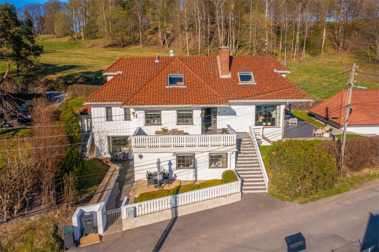Velkommen til Thygesons Vei 1A! En innholdsrik hel tomannsbolig med en høy og fri beliggenhet som gir utsikt og gode solforhold.
Foto: Martine Eren Jacobsen