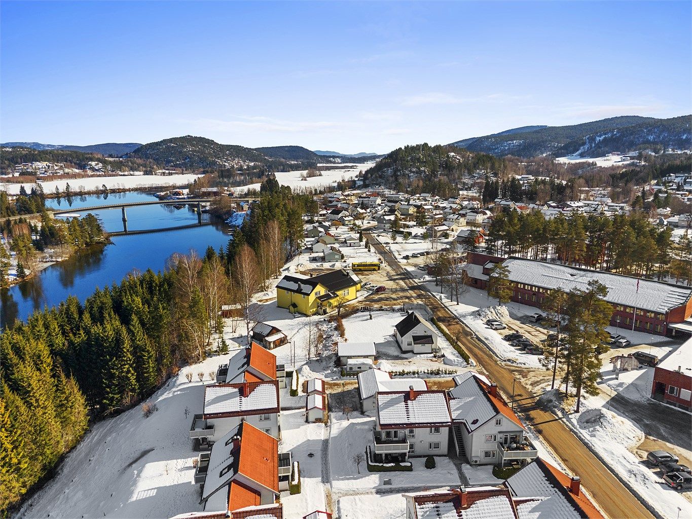 Sentrumsnær beliggenhet med kort vei til elven.  Foto: A7 Media