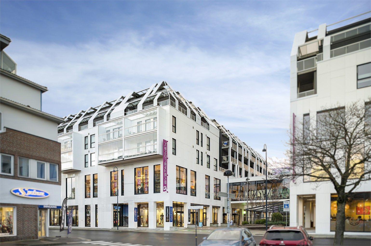 Sandnes sentrum med alle sine servicetilbud er i umiddelbar nærhet. 