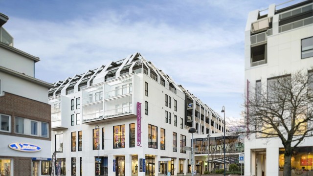 Sandnes sentrum med alle sine servicetilbud er i umiddelbar nærhet.