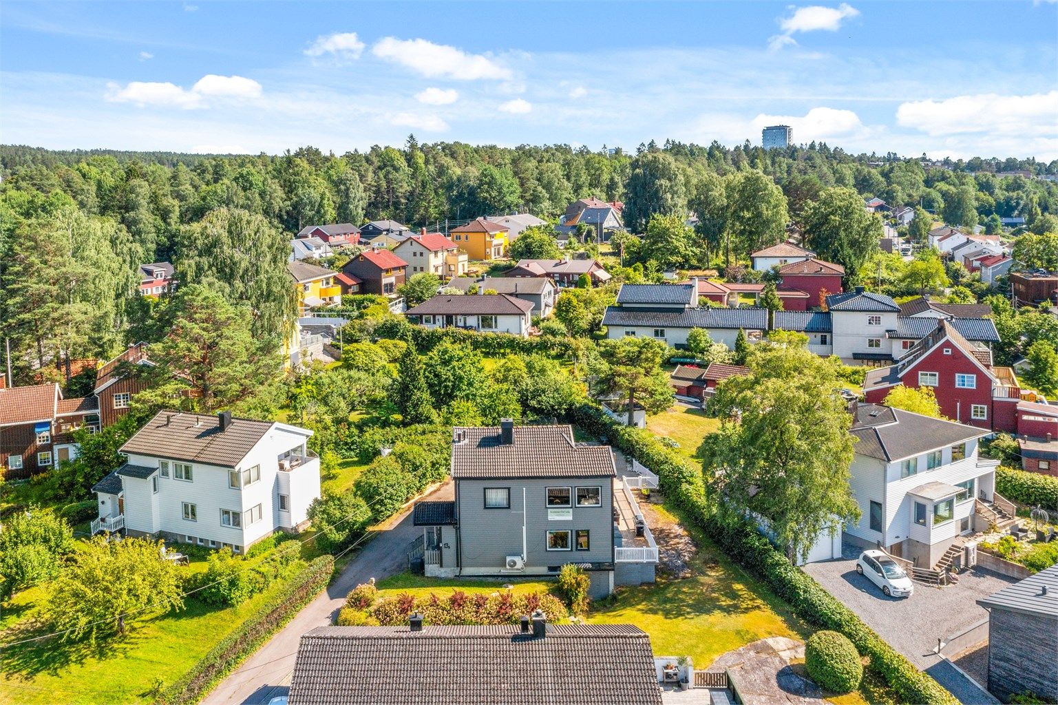 Eiendommen ligger i et etablert og barnevennlig boligområde på Godlia.