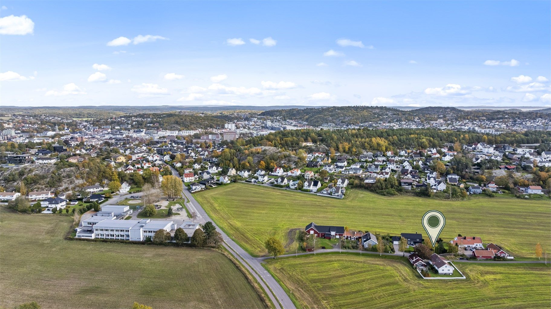 Det er kort vei til Virik barneskole, som ligger kun 350m unna.