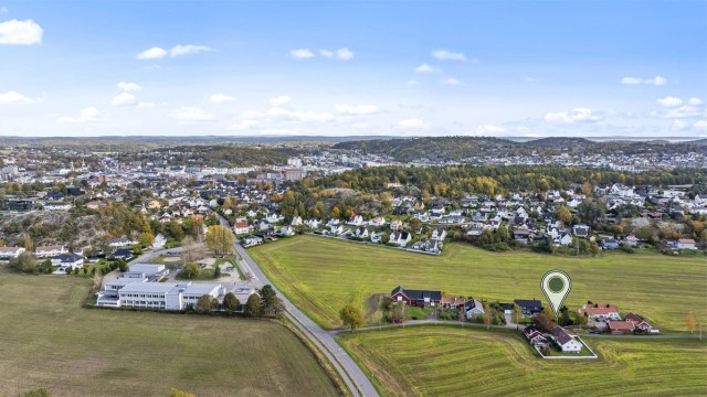 Det er kort vei til Virik barneskole, som ligger kun 350m unna.