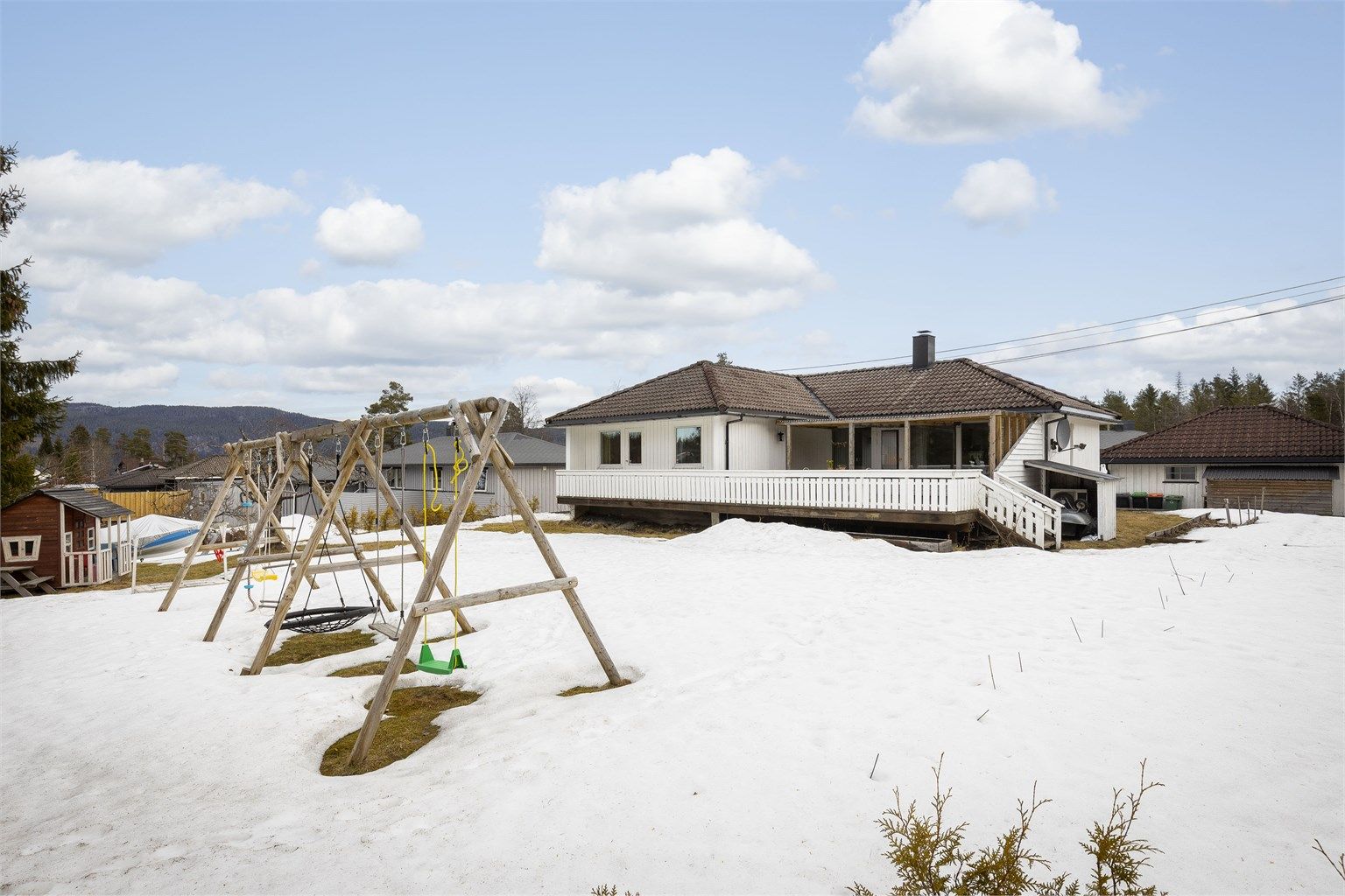 Stor hage perfekt for lek og moro