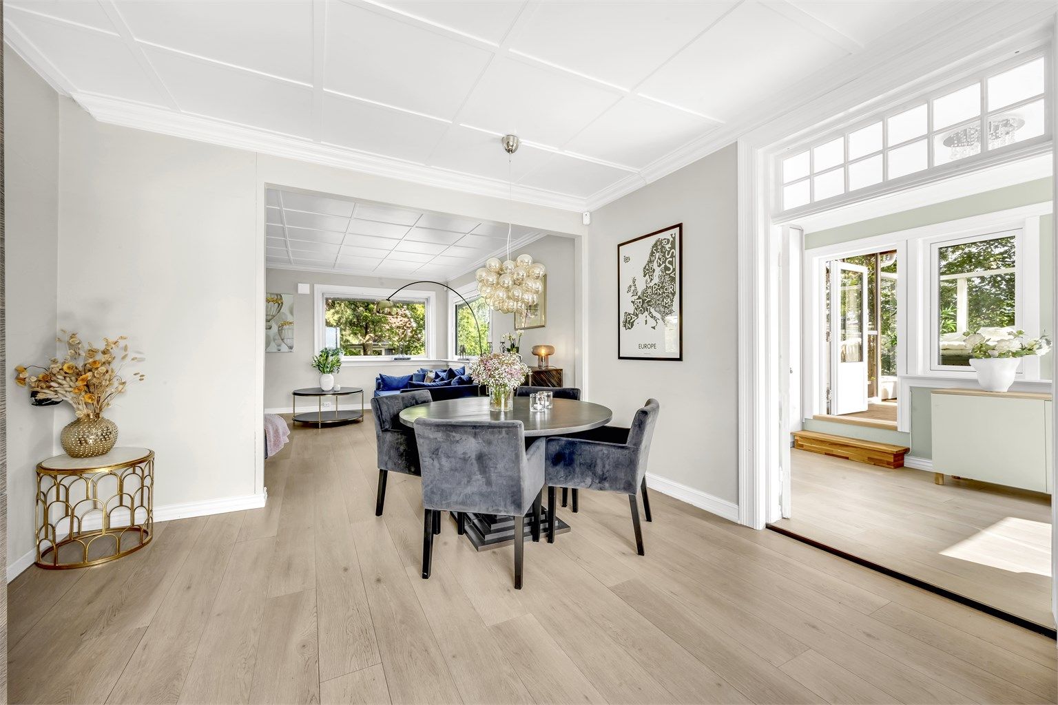 Stue og kjøkken er i åpen løsning og det er mulighet til å sette inn peisovn