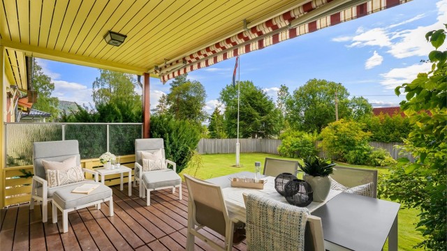 Enebolig med stor, flat tomt i et veletablert og familievennlig boligområde.
Foto: Zovenfra AS