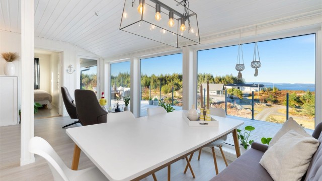Fra stuen er det tilkomst til terrassen
