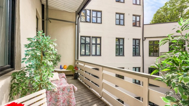 En superpraktisk 1-roms med attraktivt beliggenhet midt på Bislett, samtidig helt skjermet for støy og sjenanse da boligen vender i sin helhet inn mot bakgård. Foto: Marit Andersen.