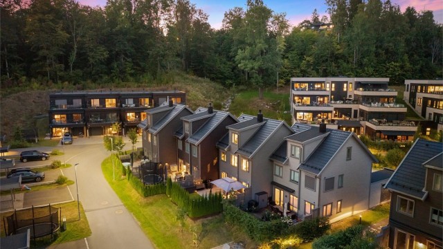 Nabolaget er svært stille og trygt. Det er et inkluderende og hyggelig naboskap bestående av hovedsakelig barnefamilier.