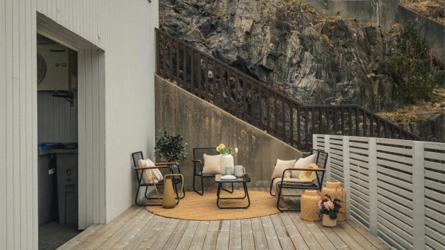 Her kan du nyte solen fra ca kl. 11 om formiddagen til ca 22 på sommerstid